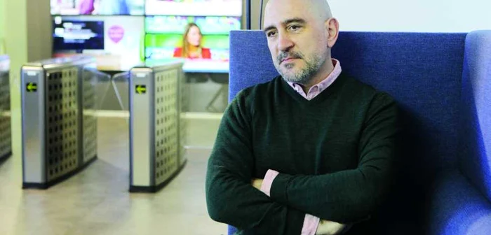Răzvan Exarhu debutează cu volumul „Fericirea e un ac de siguranţă” FOTO: Eduard Enea
