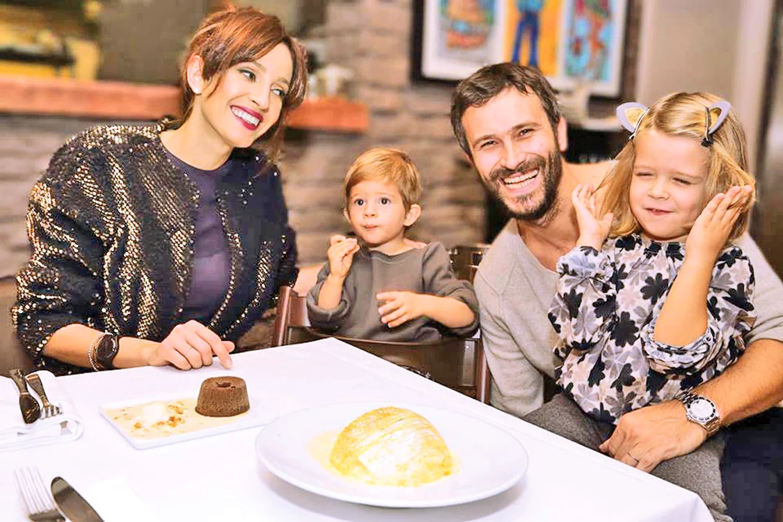 Nicolai şi Monica au doi copii: Ilona şi Iancu