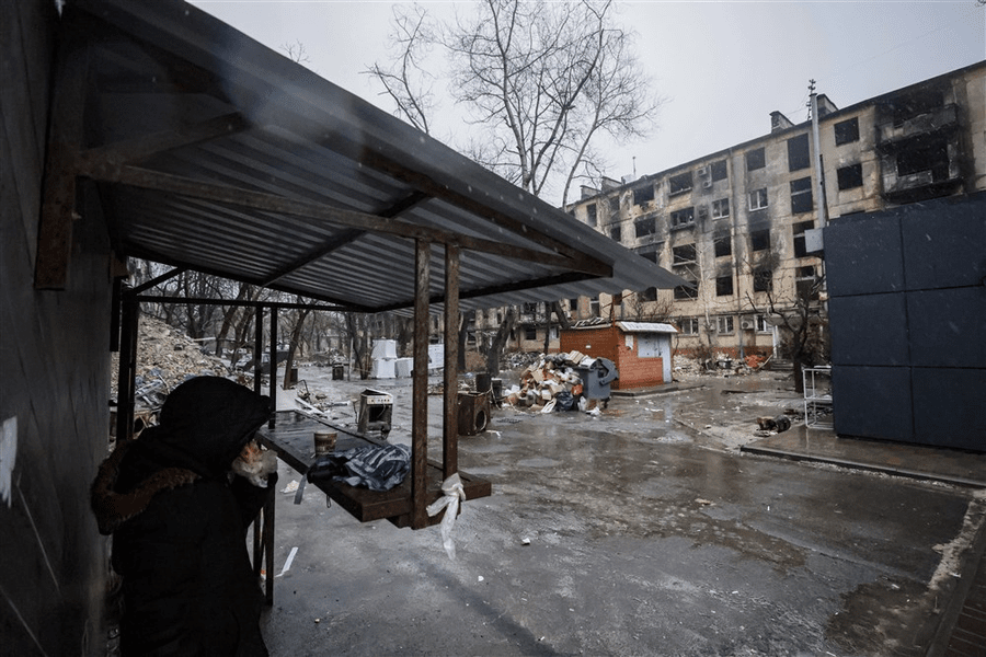 Viața în Mariupol, sub ocupație rusească: localnicii stau la coadă pentru pașapoarte rusești, noi clădiri sunt construite