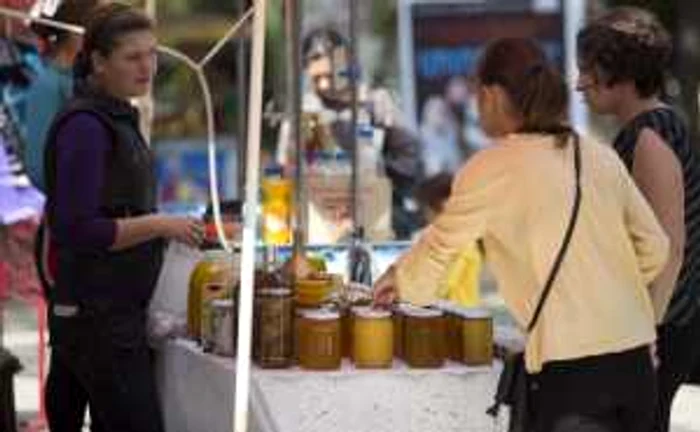 Produsele apicole vândute la colţ de stradă îşi pierd din proprietăţile benefice