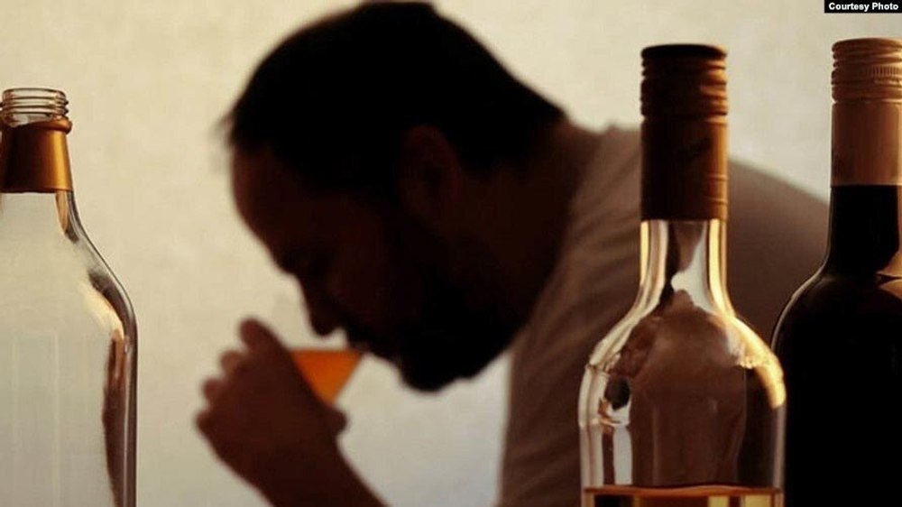 Dependența de alcool, punctul de cotitură. Psihiatru: „De la euforie la depresie e un pas mic“