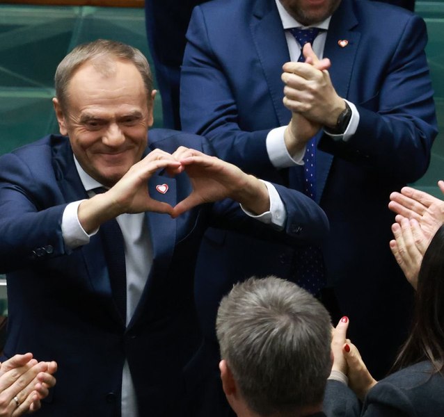Donald Tusk promite să „alunge răul“, după ce parlamentul îl susține ca nou premier al Poloniei