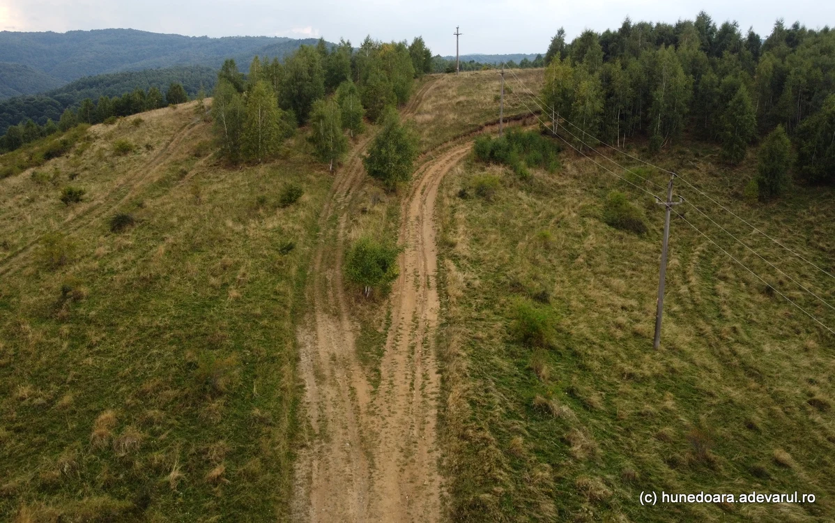 La ieșirea din Bunila, drumul devine inaccesibil autoturismelor. Foto: Daniel Guță