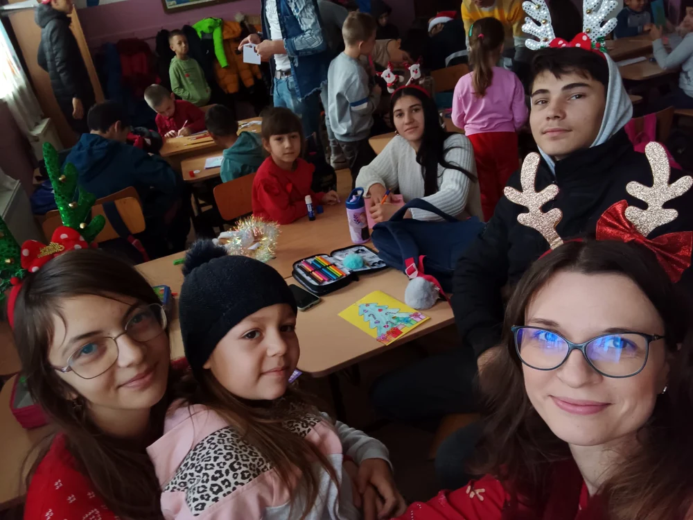 Profesoara și elevii săi sunt ca o mare familie FOTO arhiva personală