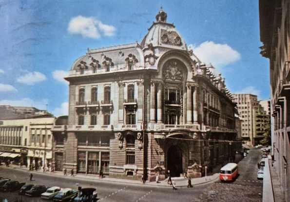 1970. Ilustrată cu sediul Bibliotecii de Stat din str. Ion Ghica nr. 4 (© SJAN Olt, Colecția Documente Fotografice, F VII 305)