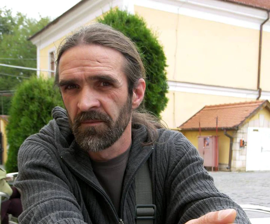 „Literatura nu e făcută din capodopere“ – interviu cu Marin MĂLAICU HONDRARI jpeg