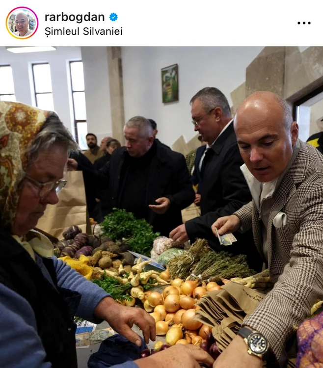 Rareș Bogdan și-a etalat ceasul de 30.000 de euro în piața din Șimleu Silvaniei. Foto: Rareș Bogdan 