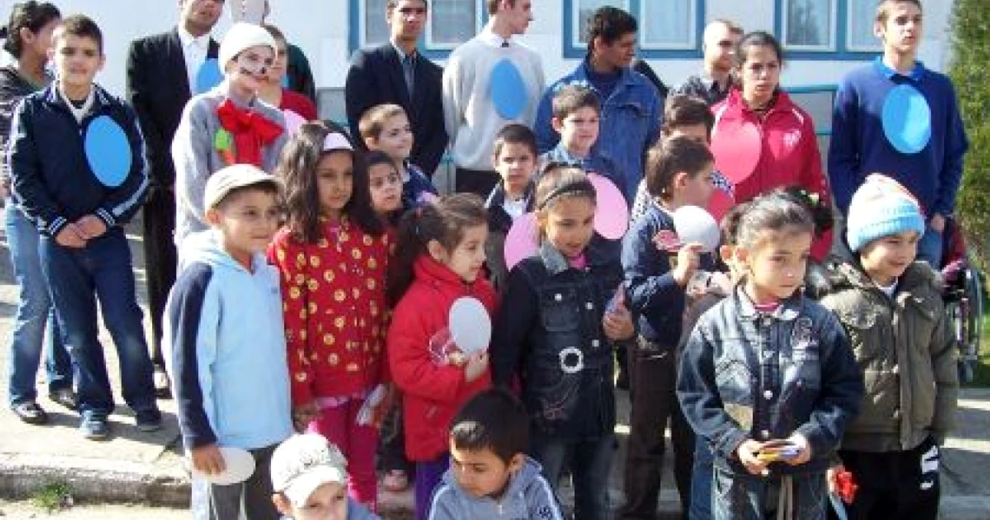 Timp de câteva ore, copiii cu probleme au uitat de griji şi s-au bucurat de apropierea sărbătorilor pascale.