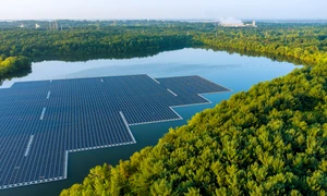 ferma solara pe apa fotovoltaice shutterstock 2085212755 jpg