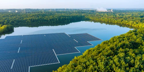 ferma solara pe apa fotovoltaice shutterstock 2085212755 jpg