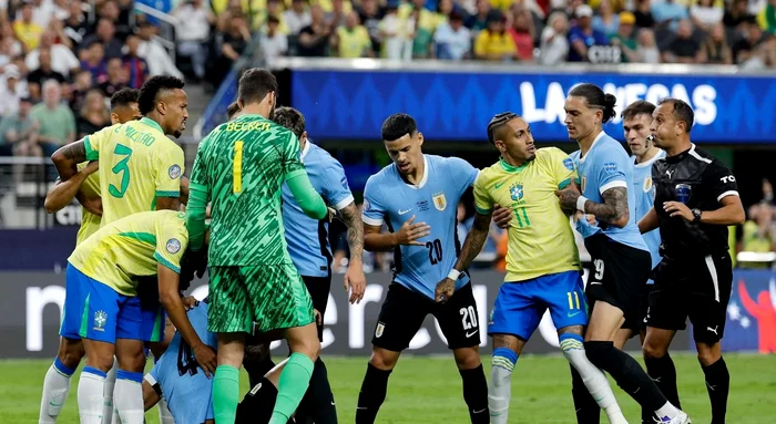 Brazilia, învinsă de Uruguay după un meci tensionat. Foto El Correo