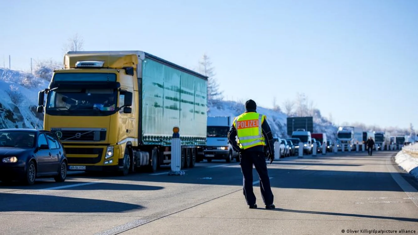 Adina Vălean a criticat decizia Germaniei de a impune restricţii transportatorilor de marfă / FOTO Oliver Killing/ dpa