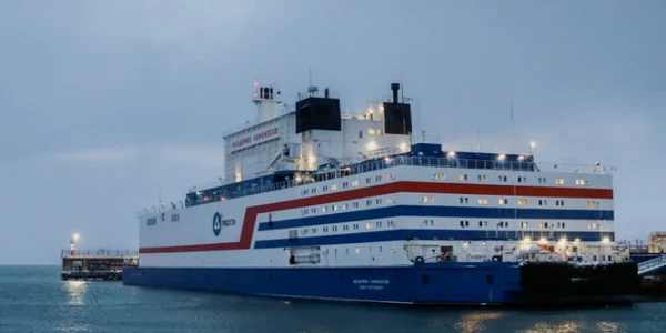 Akademik Lomonosov din portul lui Pevek are aproximativ dimensiunea unui bloc FOTO captură Emile Ducke The New York Times