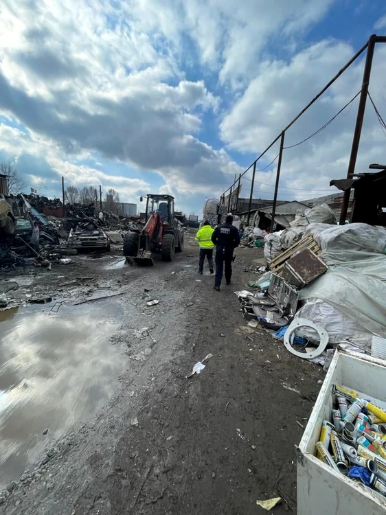 Controale la firmele care colectează deşeuri metalice FOTO Facebook/GNM