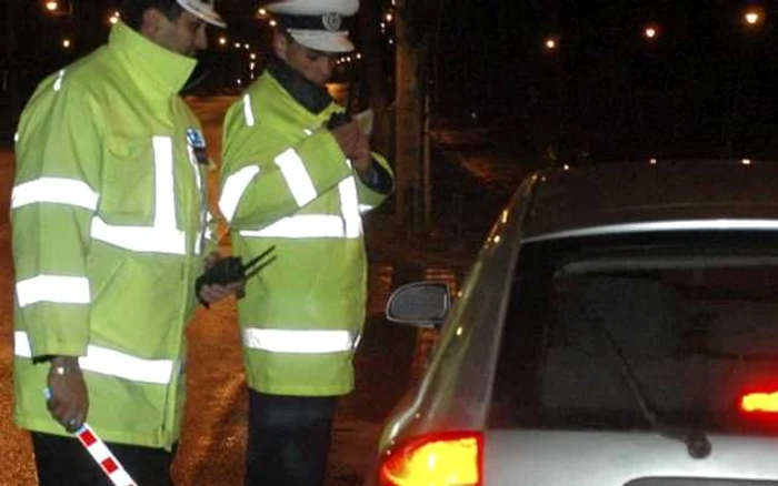 Politistii au fost nevoiti sa urmareasca minute bune masina condusa de tanara FOTO ziaredebotosani.ro