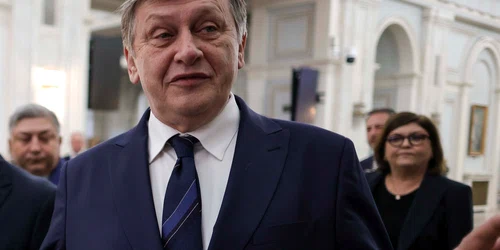 Consiliul Național al PNL pentru validarea lui Crin Antonescu în rolul de candidat al alianței PSD-PNL-UDMR-Minorități la alegerile prezidențiale din mai 2025, desfășurat la Palatul Parlamentului, în București. FOTO Inquam Photos / Octav Ganea