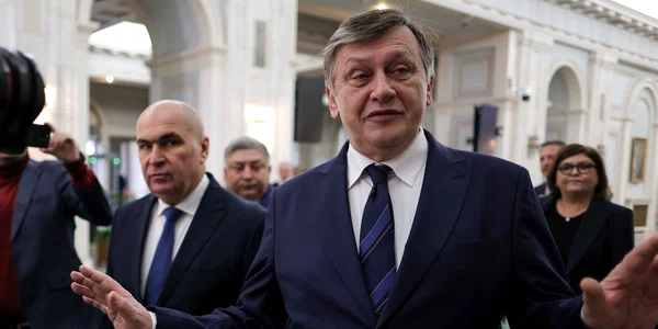 Consiliul Național al PNL pentru validarea lui Crin Antonescu în rolul de candidat al alianței PSD-PNL-UDMR-Minorități la alegerile prezidențiale din mai 2025, desfășurat la Palatul Parlamentului, în București. FOTO Inquam Photos / Octav Ganea