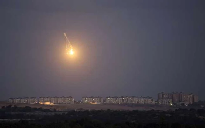 Forţele israeliene au confirmat efectuarea a 25 de raiduri în Fâşia Gaza în noaptea de luni spre marţi. FOTO Reuters