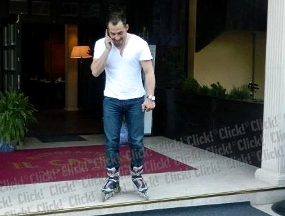 
    Stefan Stan a luat masa în restaurantul de fişe încălţat cu rolele  
