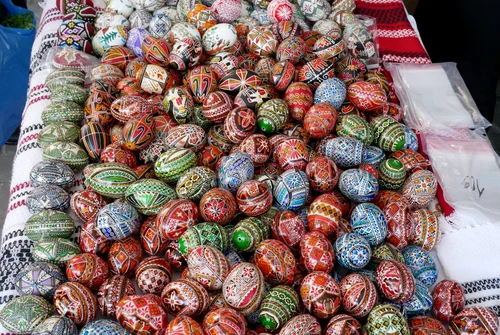 Ileana a venit la târgul de la MȚR cu sute de ouă. FOTO: N. Nemeș