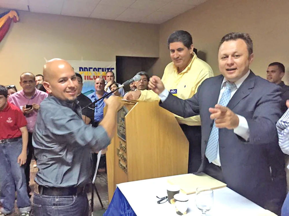 
    Dragoș, la întâlnirea cu membrii partidului  său, pentru alegerile locale din 2016, la întâlnirea cu membrii partidului  său, pentru alegerile locale din 2016  