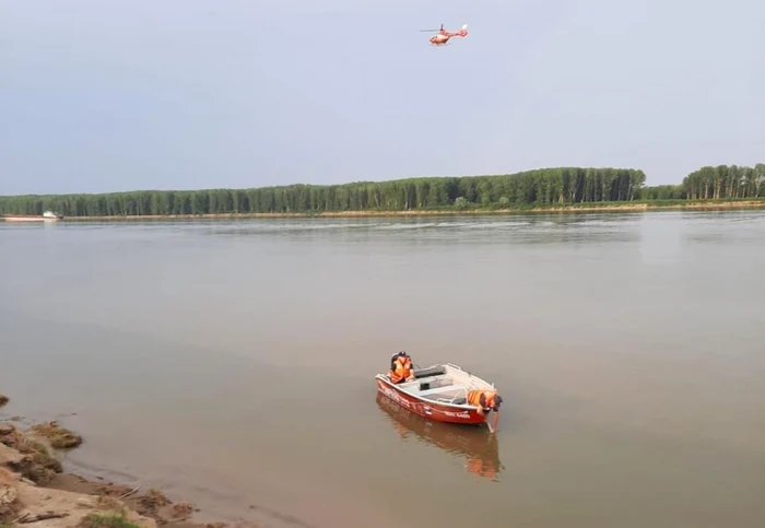 Copilul a dispărut în apele braţului Borcea în timp ce se afla la scăldat cu familia FOTO ISU Ialomiţa