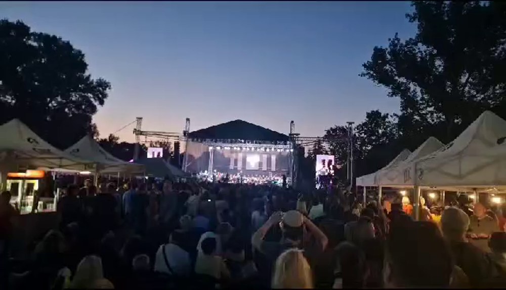 Cum a dres busuiocul primarul care a greșit pe scenă numele formației Cargo. Răspunsul primit de la celebra trupă VIDEO 