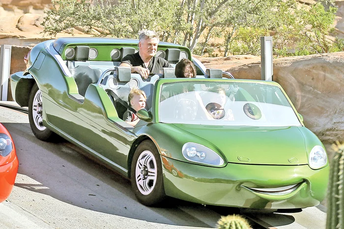 Alec, Hilaria, cu Rafael, de  4 ani, şi Leonardo, de 3 ani 