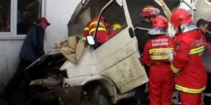 În momentul impactului, microbuzul era pe contrasens