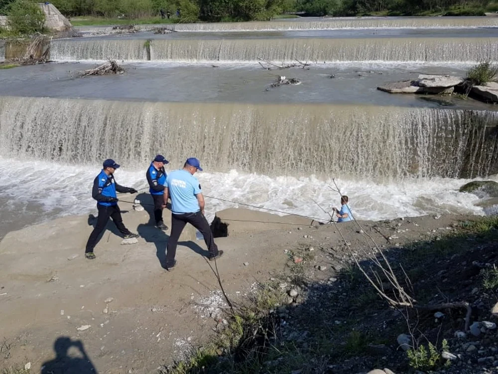 Cadavrul bărbatului a fost găsit în albia râului Prahova FOTO IJJ Ph