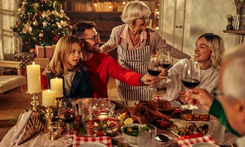 masa de craciun in familie jpg