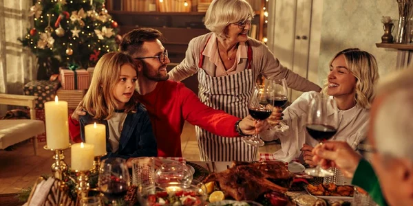masa de craciun in familie jpg