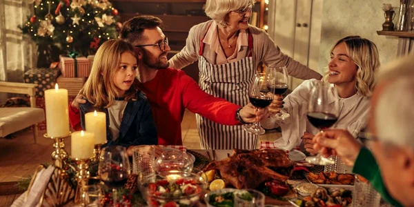 masa de craciun in familie jpg