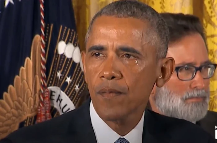 
    Președintele Barack Obama, cu ochii în lacrimi în cadrul unui interviu cu privire la controlul armelor de focfoto: captură video  