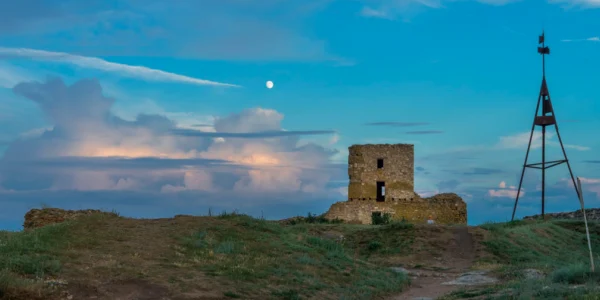 Cetatea Enisala Sursa stefaniavanlieshout.com