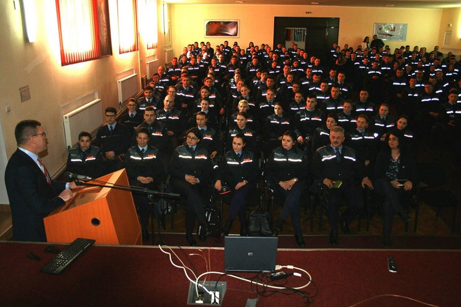 Un nou scandal la Școala de Poliție din Câmpina. O elevă acuză un profesor de avansuri sexuale și gesturi nepotrivite