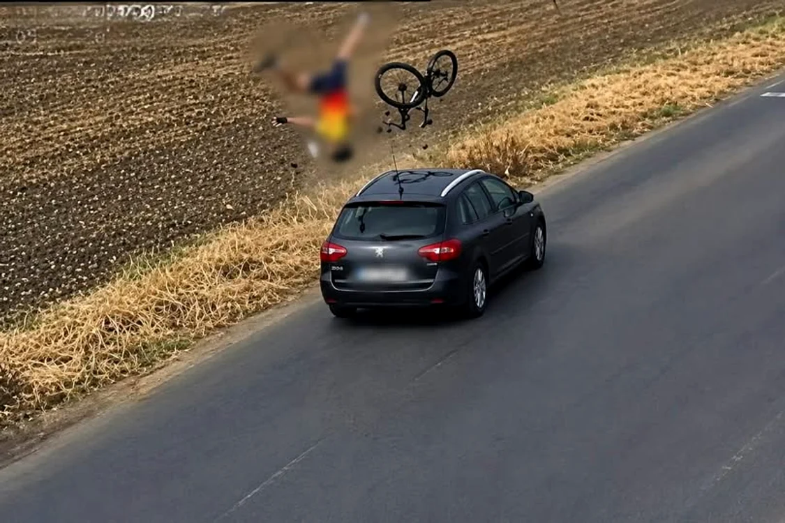 Biciclist de 52 de ani, grav rănit după ce a fost lovit de o mașină în Arad.