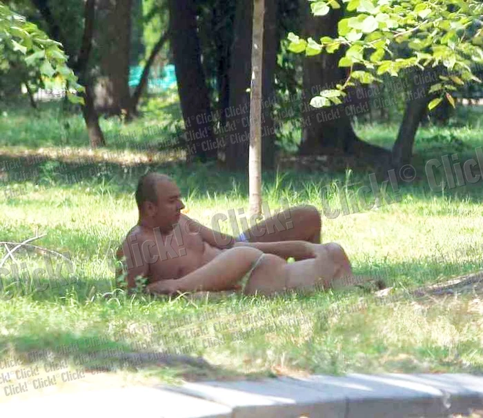 Nudişti în Herăstrău.