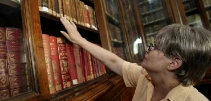 Craiova: Cărţi vechi de peste 500 de ani, comori în Biblioteca Aman