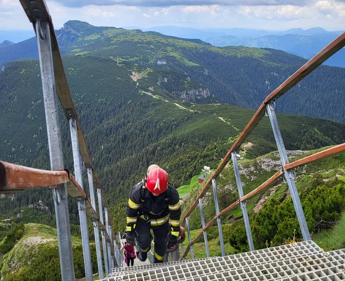 Scara ce duce pe vârful Toaca are 519 trepte FOTO ISU Neamț