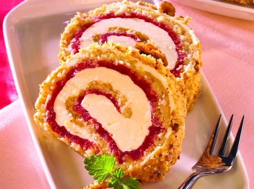rulada cu crema de unt si gem jpeg