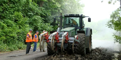 Se lucrează la drumul dintre Moreni şi Câmpina