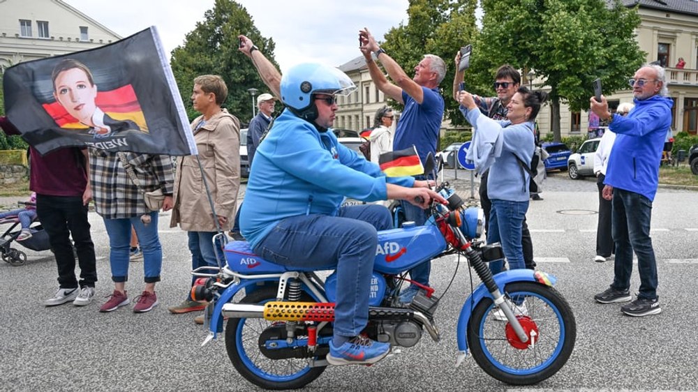 Nostalgia după perioada comunistă alimentează succesul extremei drepte în estul Germaniei
