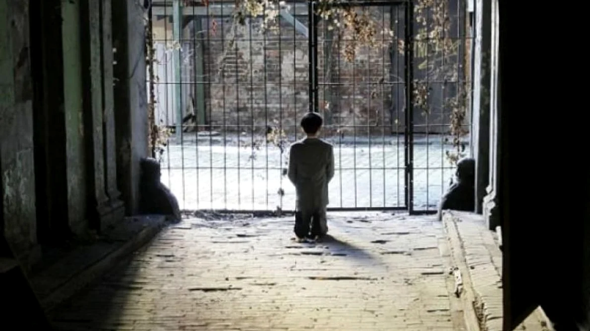 O statuie care îl înfăţişează pe Hitler rugându se insultă amintirea evreilor jpeg