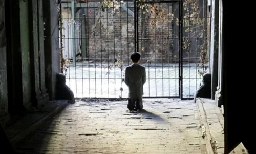 O statuie care îl înfăţişează pe Hitler rugându se insultă amintirea evreilor jpeg