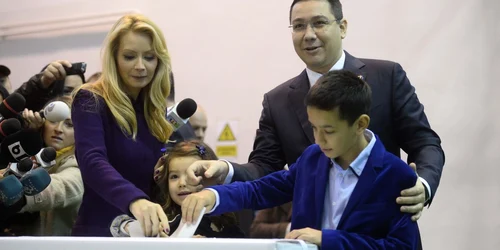 Victor Ponta si Daciana Sarbu la vot FOTO Mediafax