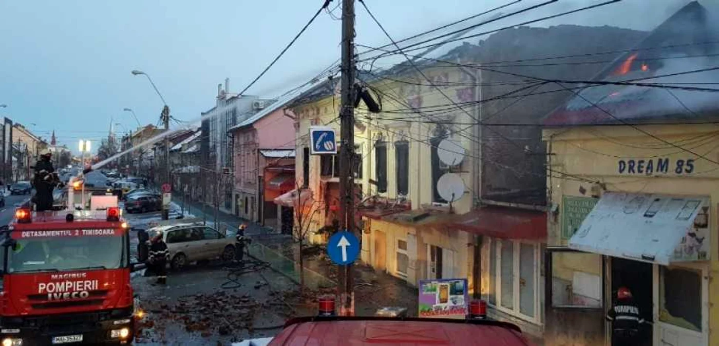 Incendiul de pe strada Constantin Brâncoveanu FOTO ISU Timiş