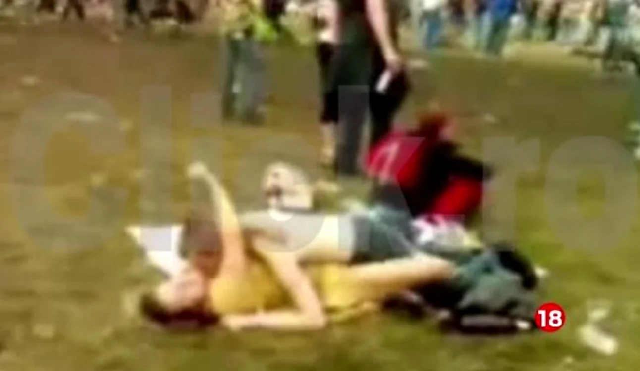 Sex în aer liber, la iarbă verde. (captură video)