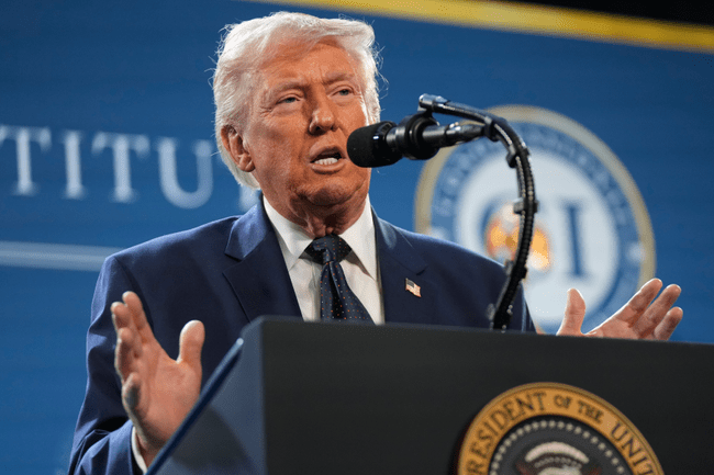 Donald Trump trimite 5.000 de pușcași marini în zona fierbinte a Strâmtorii Ormuz, după ce a proclamat războiul „câștigat”