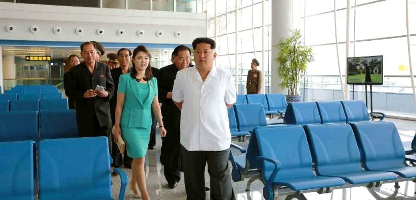 Liderul suprem nord-coreean, Kim Jong-un, însoţit de soţia sa la inaugurarea Terminalului 2 FOTO AFP